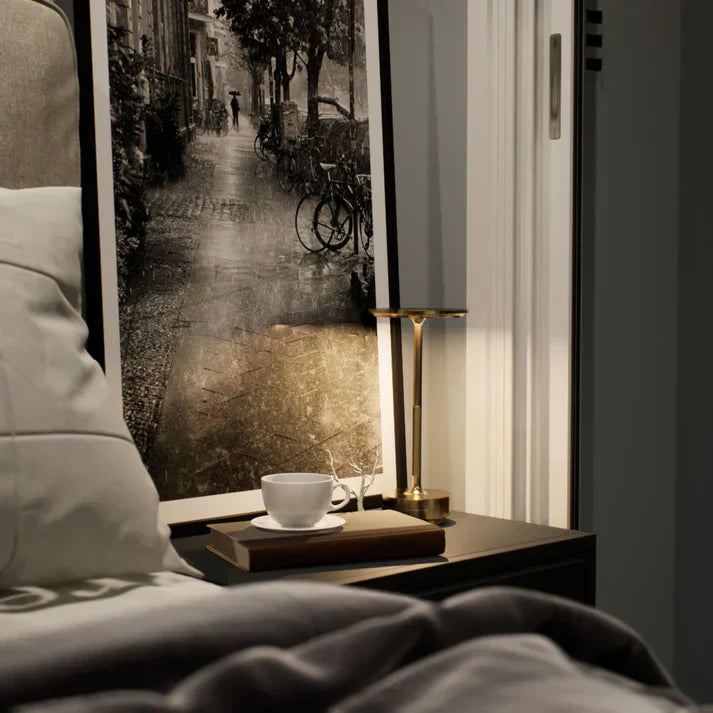 Wireless rechargeable table lamp aluminium & acrylic