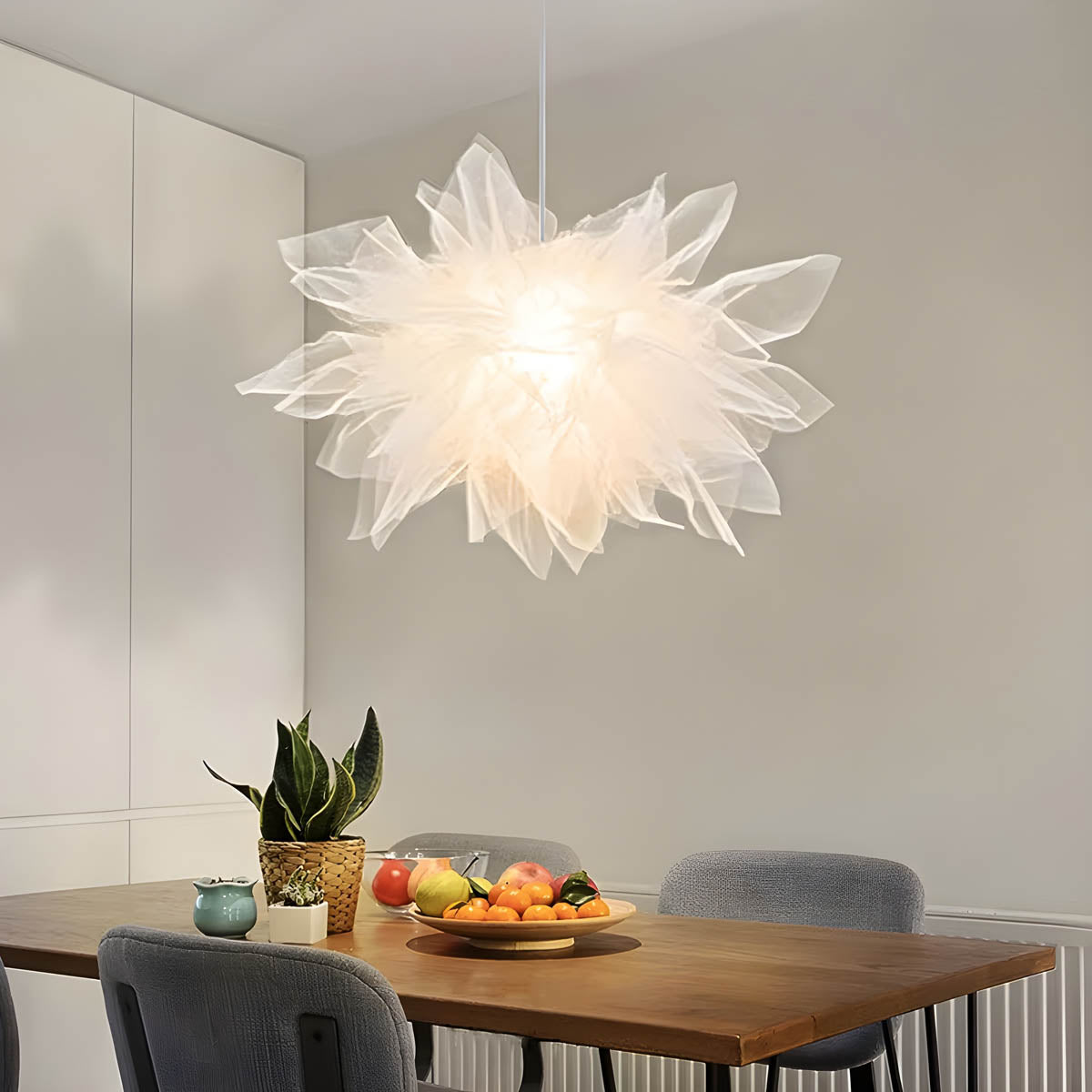 Tulle-mesh pendant lamp, airy floral style