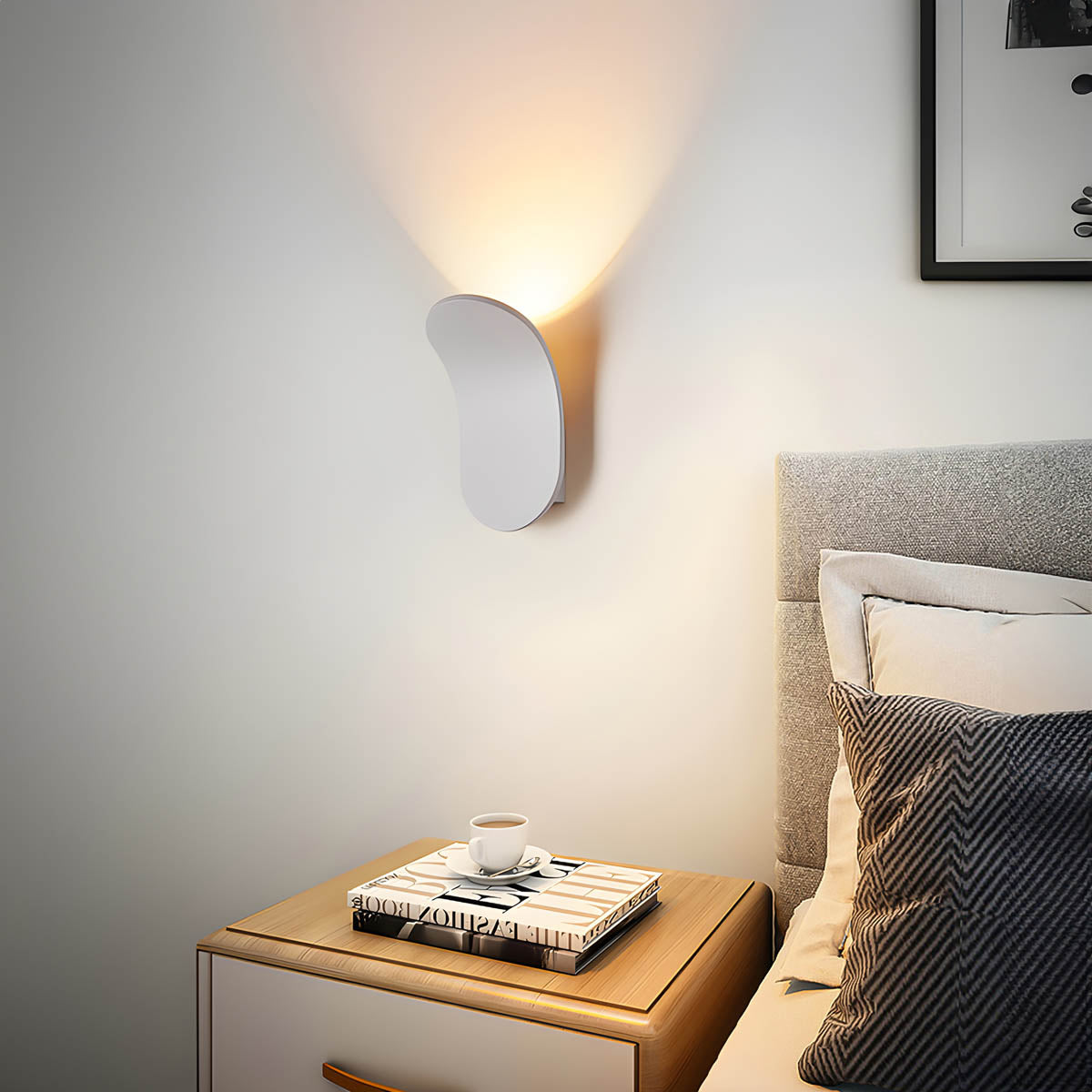 Aluminium wall light with integrated LED