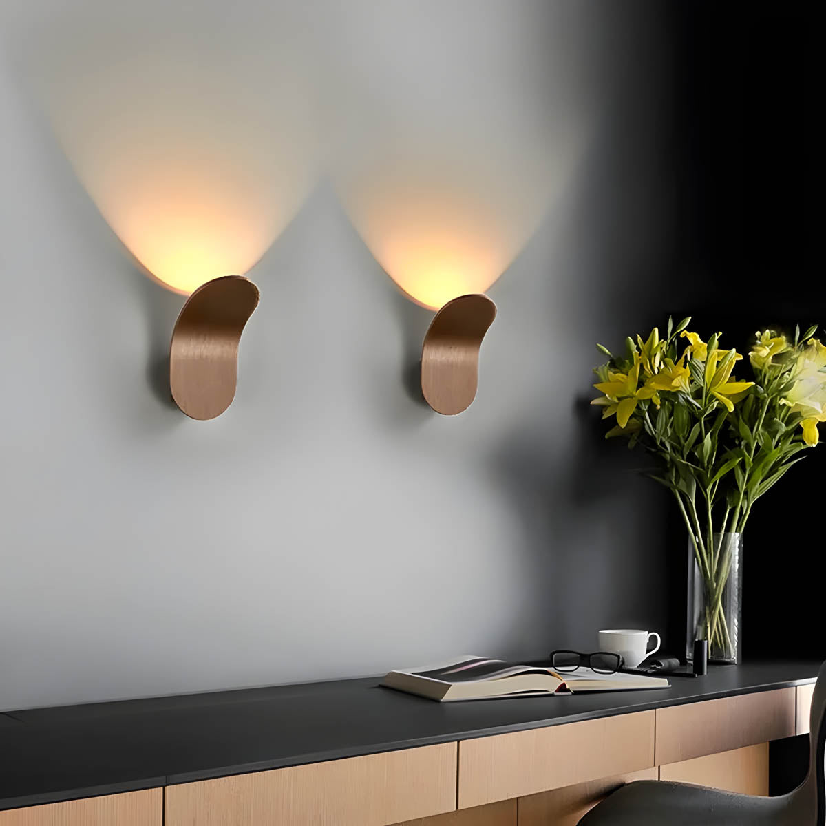 Aluminium wall light with integrated LED