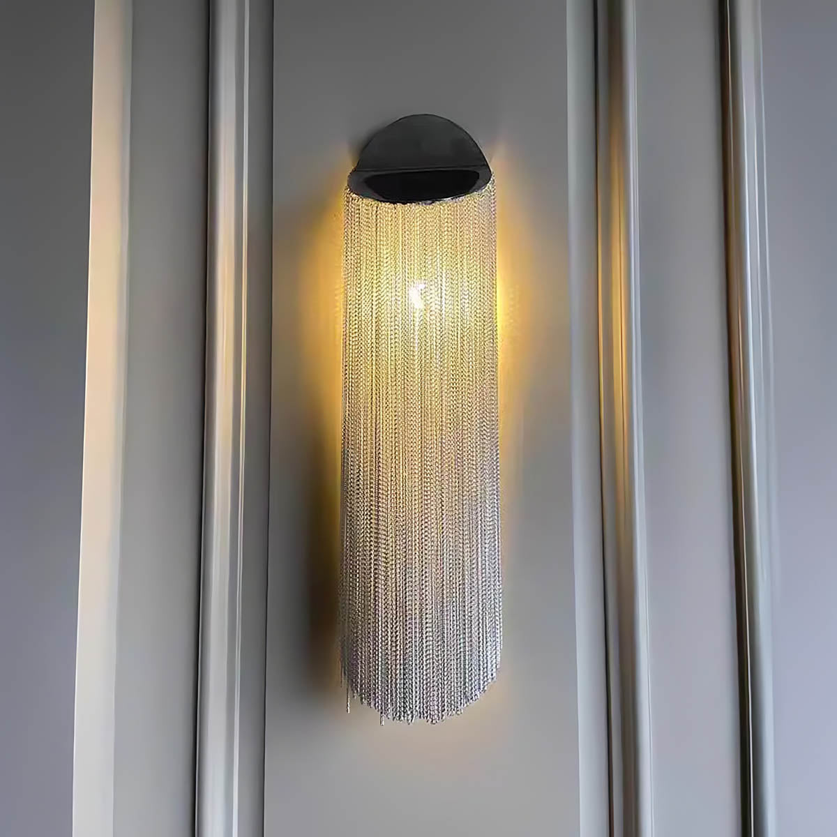 Chain-cascade metal wall light with LED chips