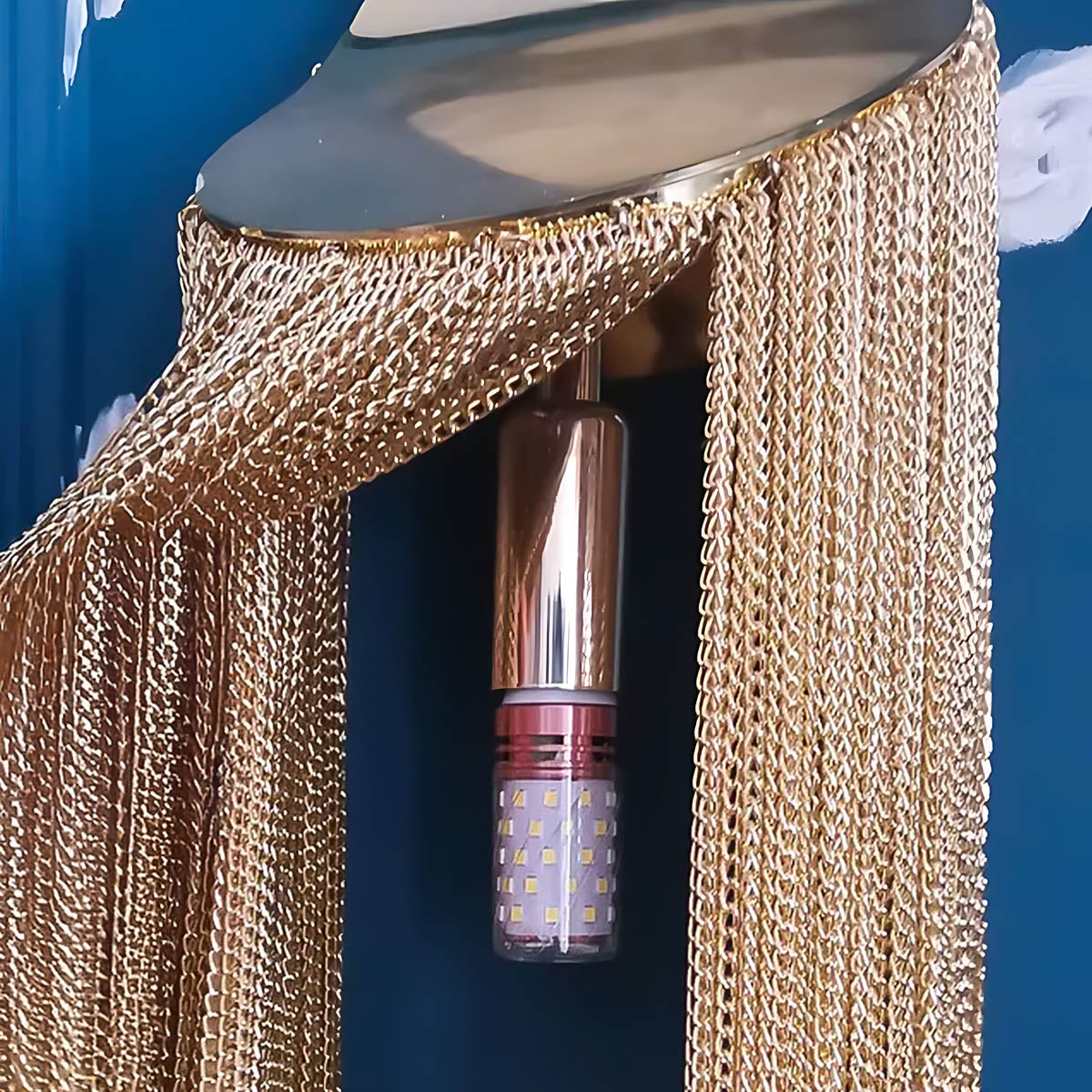 Chain-cascade metal wall light with LED chips