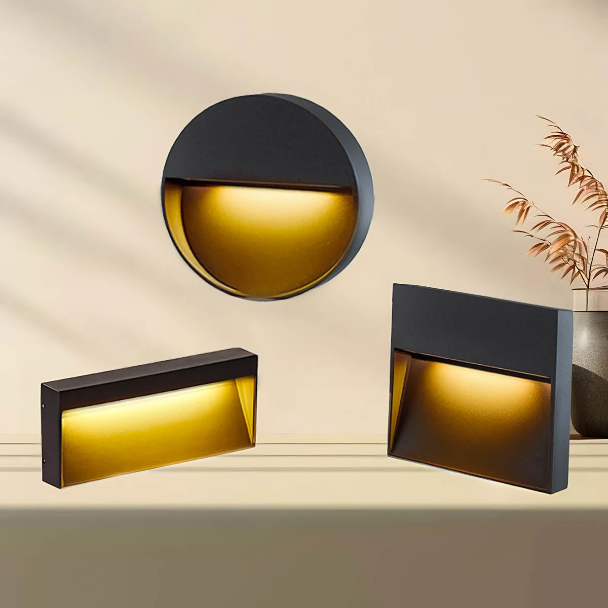 Aluminium & borosilicate glass outdoor wall light