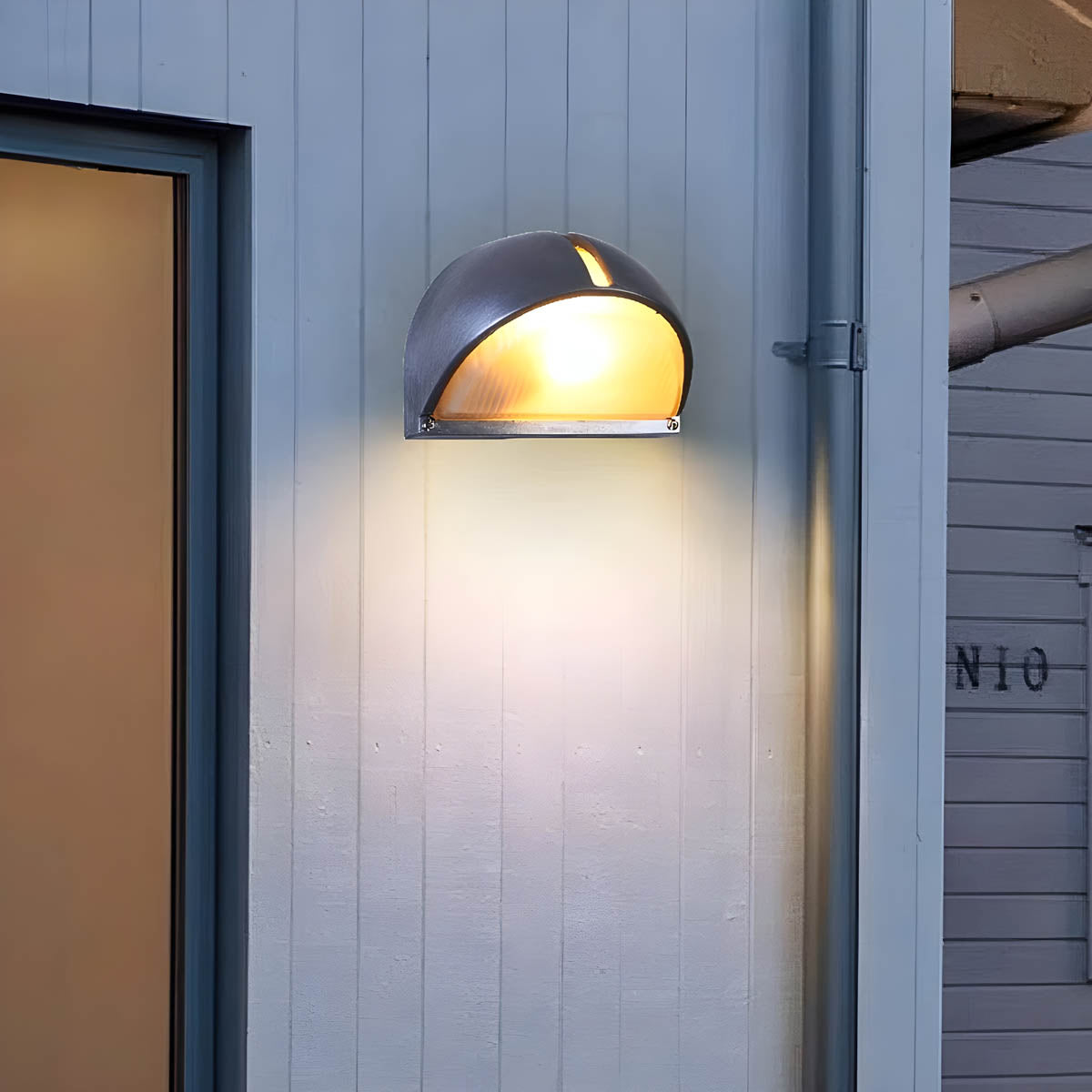 Aluminium & borosilicate glass outdoor wall light