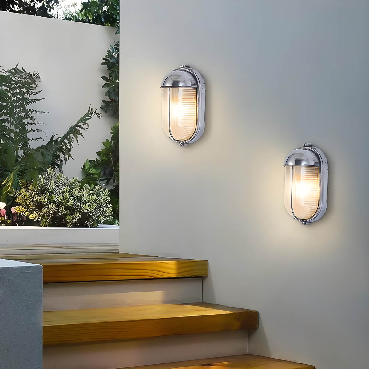 Aluminium & borosilicate glass outdoor wall light