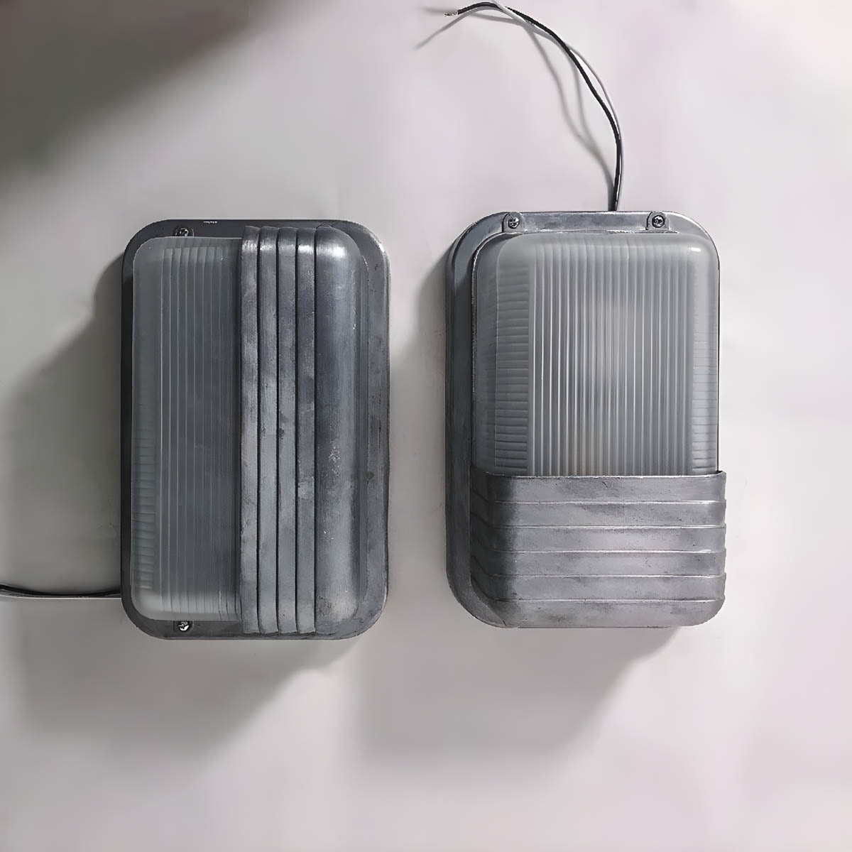 Aluminium & borosilicate glass outdoor wall light