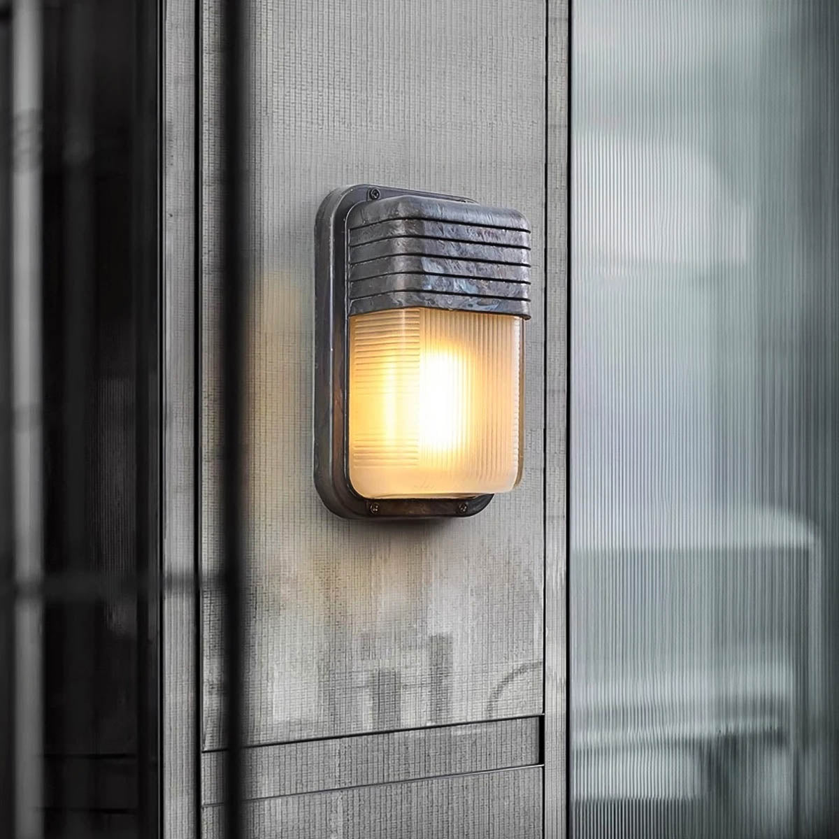 Aluminium & borosilicate glass outdoor wall light
