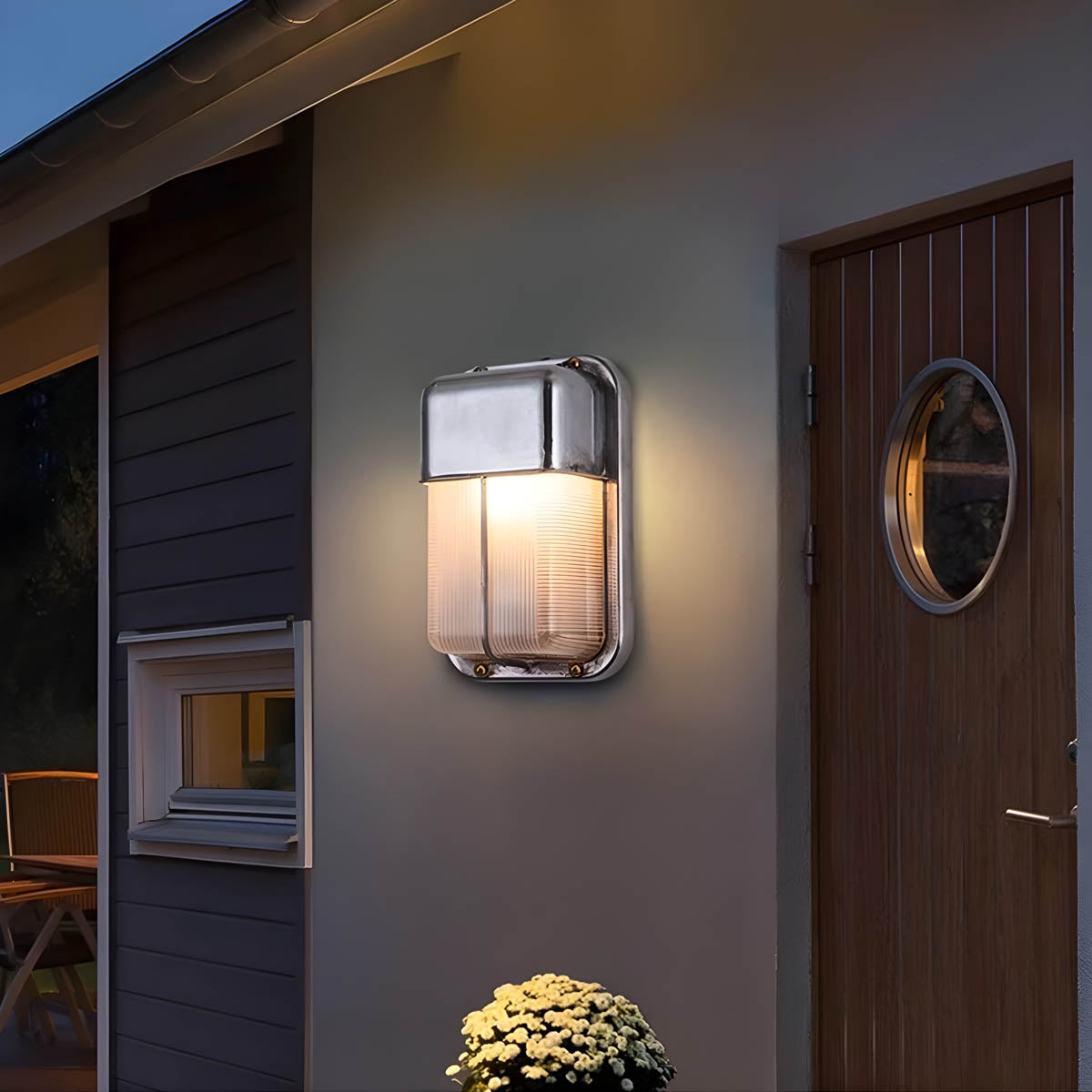 Aluminium & borosilicate glass outdoor wall light