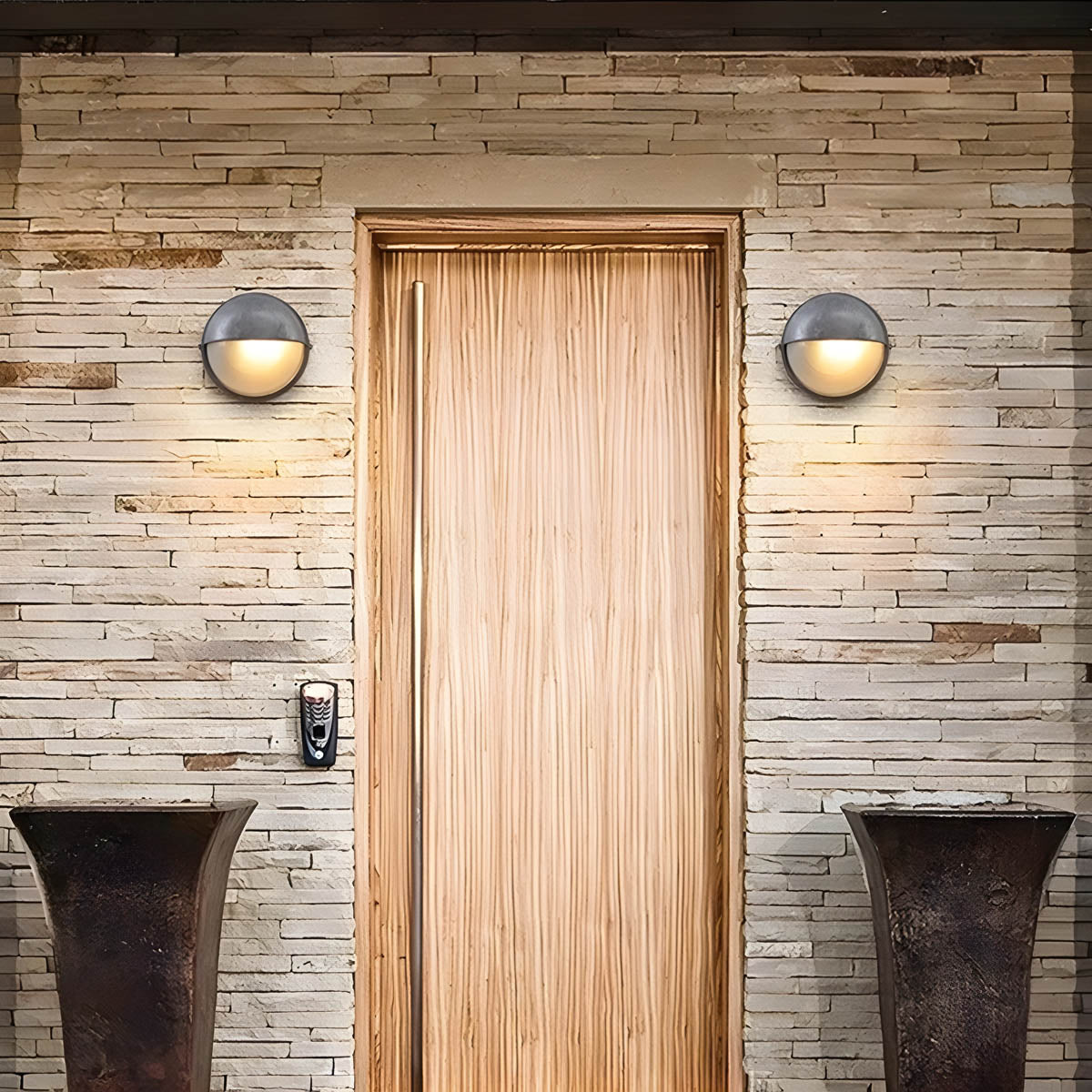 Aluminium & borosilicate glass outdoor wall light