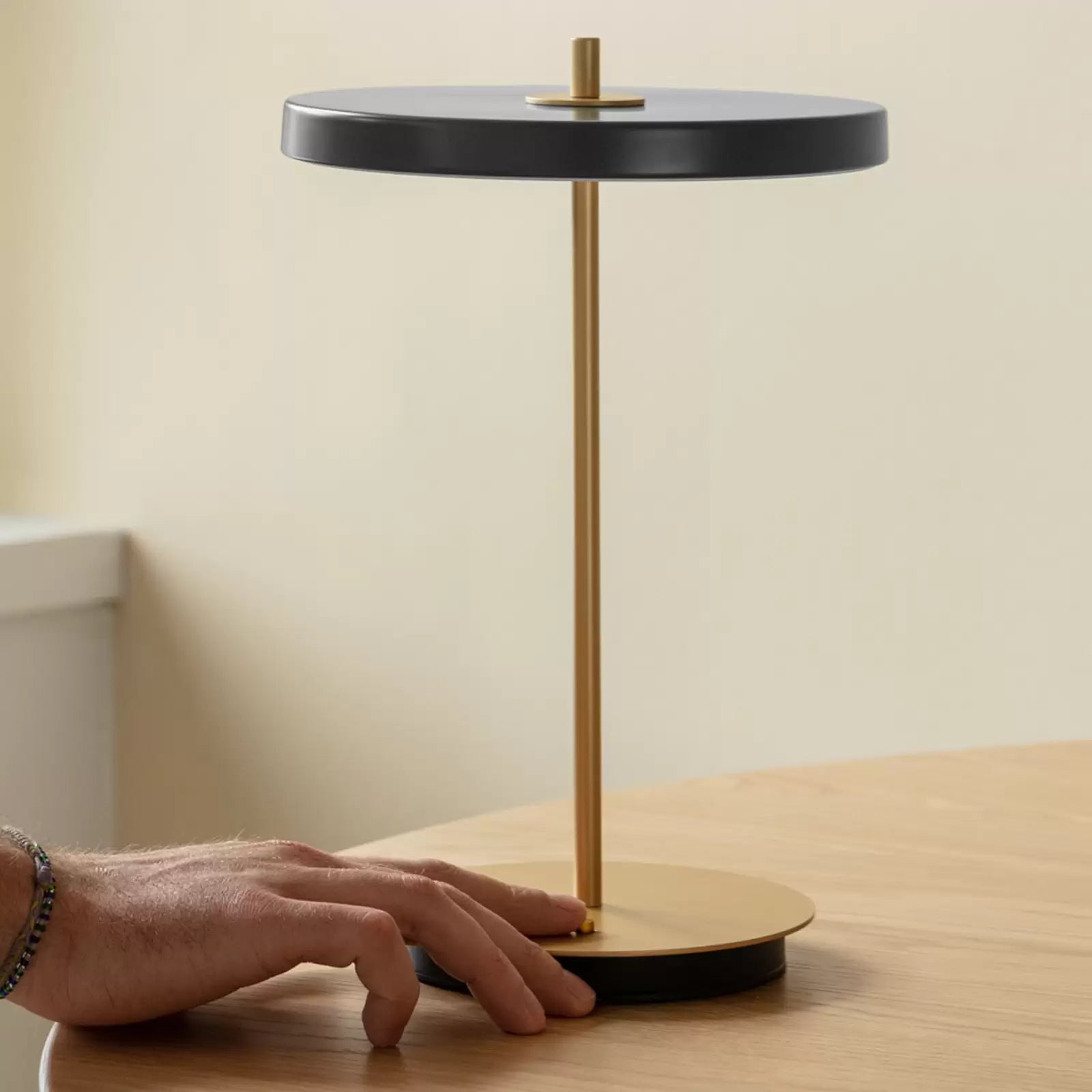 Gold Wireless Table Lamp with 3-Level Dimming