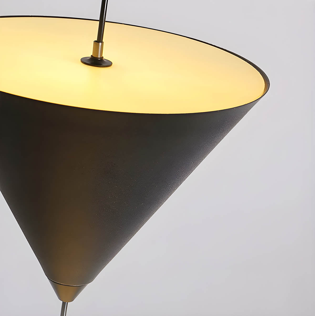 Triple-cone iron pendant light LED, adjustable cord