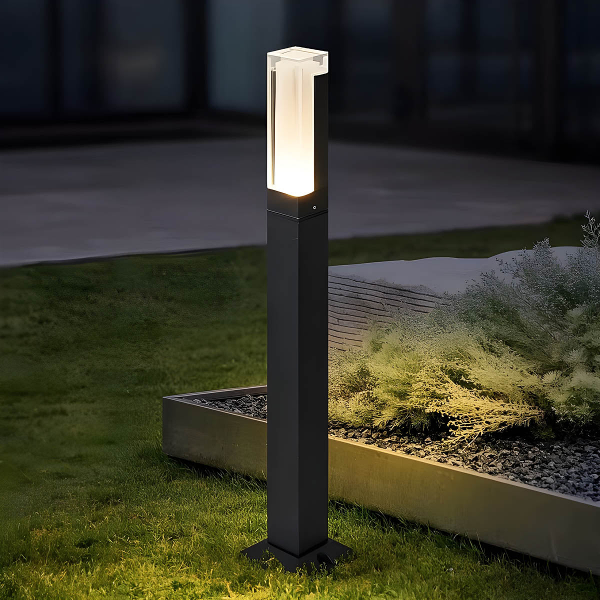 Aluminum LED lawn light range, solid or spike base