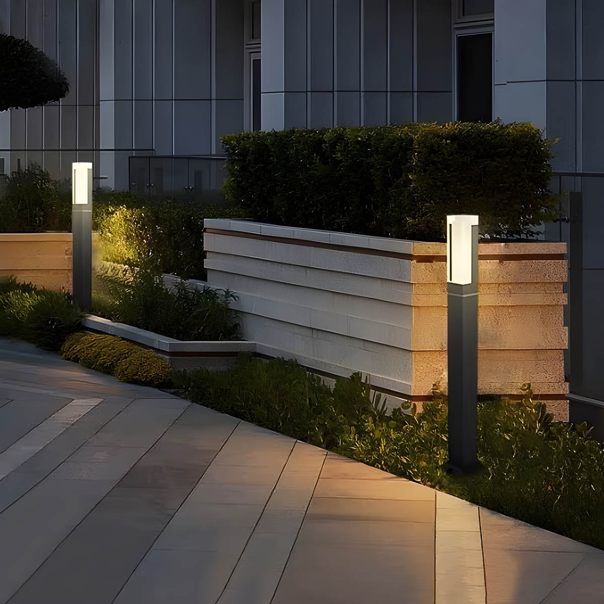 Aluminum LED lawn light range, solid or spike base