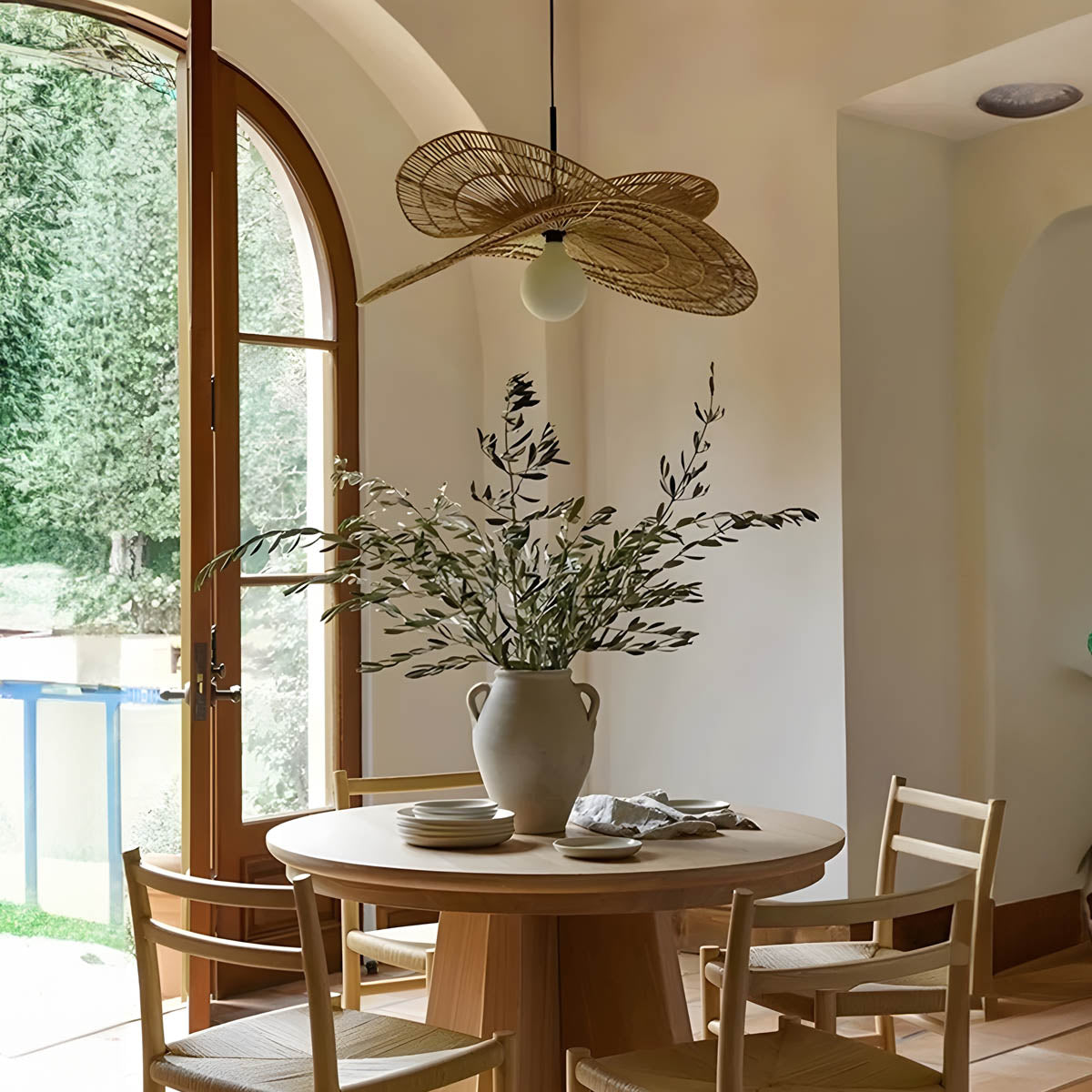 Hand-knitted rattan E27 pendant light